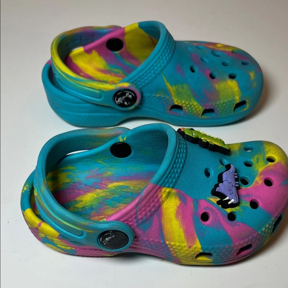 CROCS Kids Marbled Tie Dye Clogs with Fun Dinosaur Jibbitz Charms size C 7